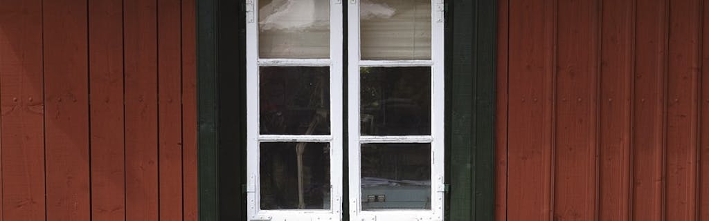 Falu Rödfärg håller i många år utan att falna Falu Rödfärg håller i många år utan att falna.